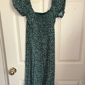 Francesca's Collections Green Floral Midi Dress